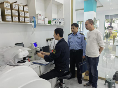 鉛山縣市管局開(kāi)展驗(yàn)配眼鏡店計(jì)量器具檢定與專項(xiàng)檢查，筑牢視力健康計(jì)量防線